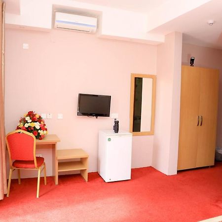 Hotel 7 Seasons Entebbe Bagian luar foto