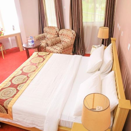 Hotel 7 Seasons Entebbe Bagian luar foto