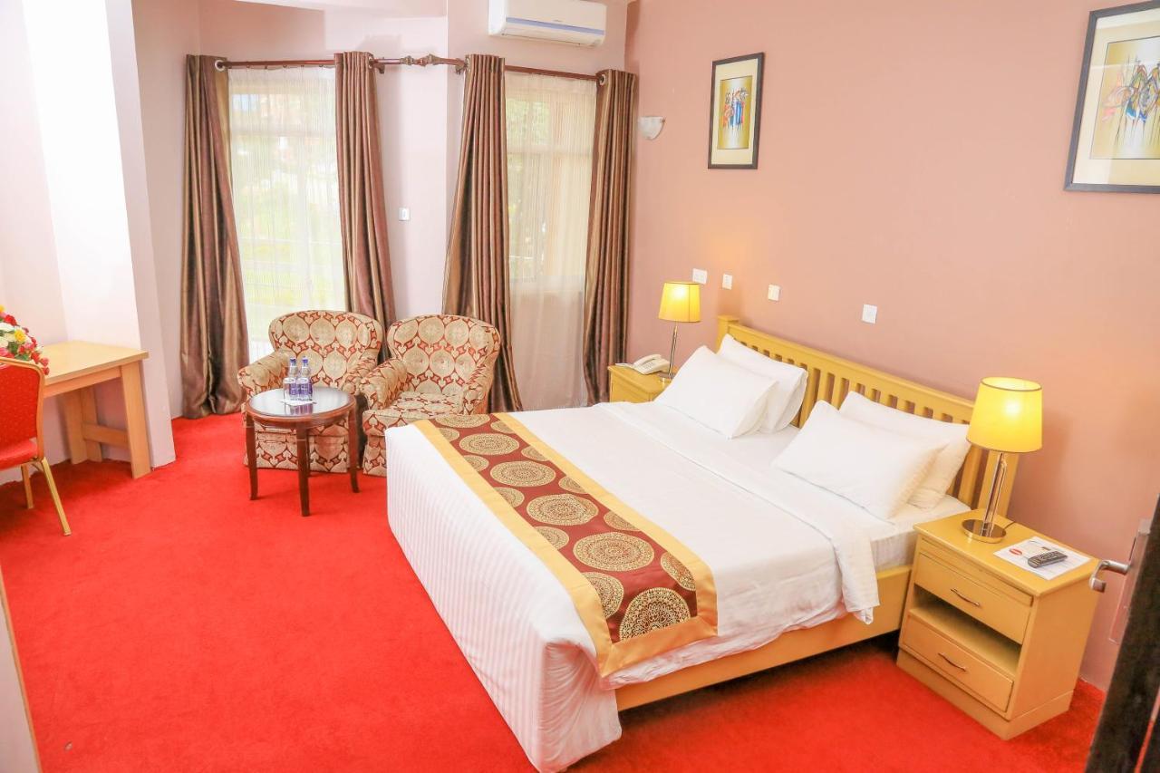 Hotel 7 Seasons Entebbe Bagian luar foto