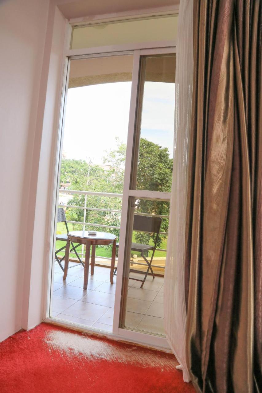 Hotel 7 Seasons Entebbe Bagian luar foto