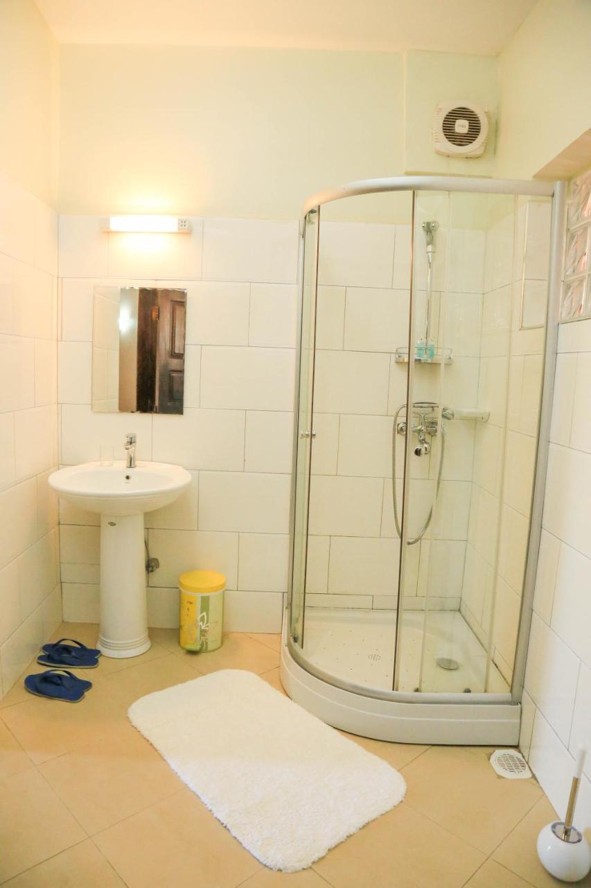 Hotel 7 Seasons Entebbe Bagian luar foto