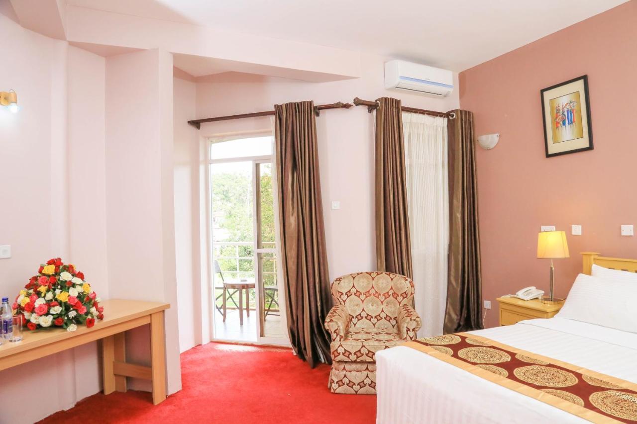 Hotel 7 Seasons Entebbe Bagian luar foto