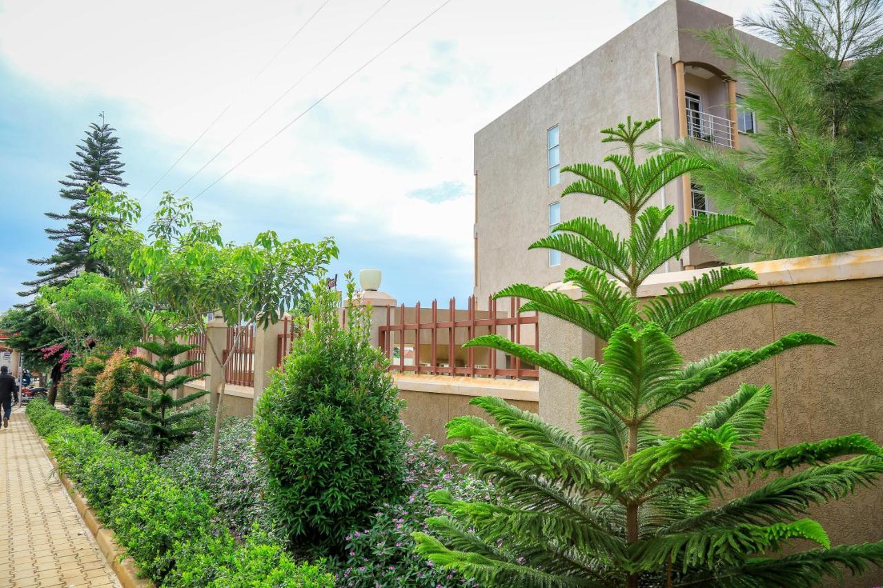Hotel 7 Seasons Entebbe Bagian luar foto